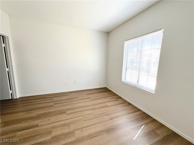 Foto del edificio - 2041 Hussium Hills St