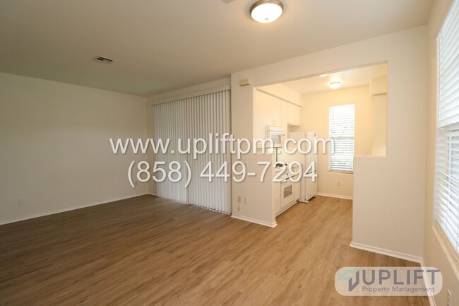 Foto del edificio - 2-BEDROOM / 2-BATHROOM CONDO - CARMEL VALLEY
