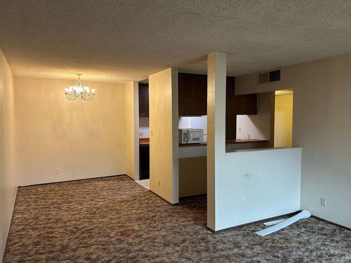 Foto principal - **3RD FLOOR CONDO NEAR VIRIGINA LAKE - LAK...