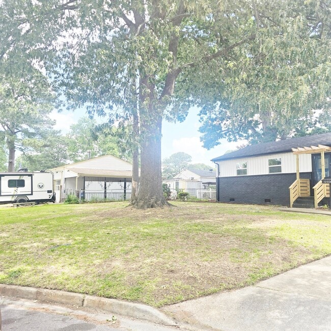 Building Photo - 1203 Baskerville Ln