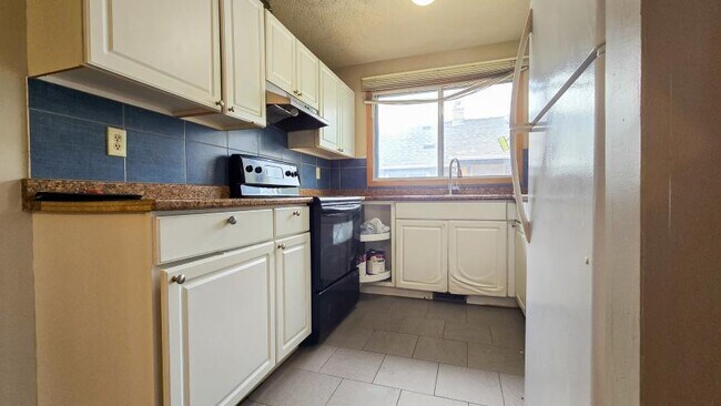 Photo du bâtiment - 3.0 bedroom in Calgary Alberta T2A 6P9