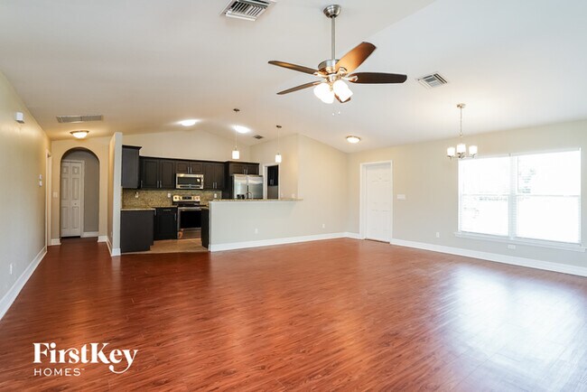 Building Photo - 913 SW 21st Ln