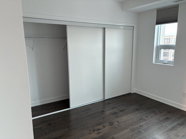 Building Photo - 195-710 Hunter St E