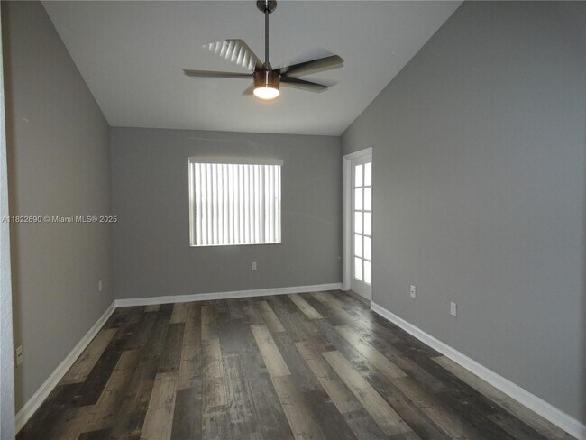 Foto del edificio - 2850 N Oakland Forest Dr