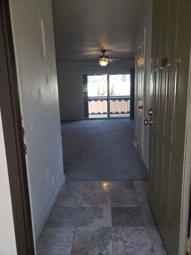 Entry - 1001 E Evelyn Ter