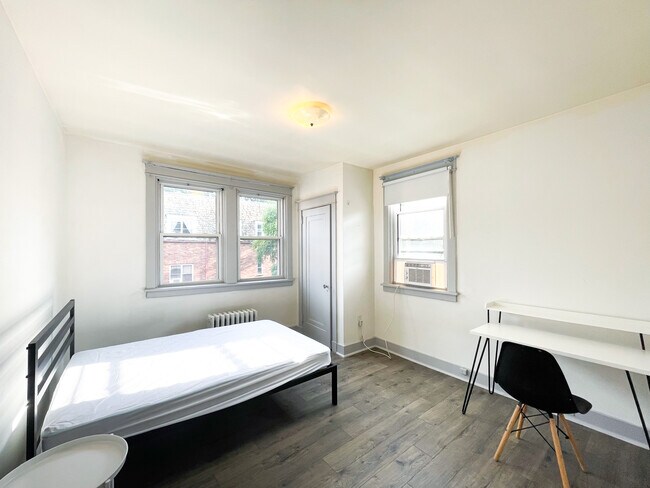 Foto del edificio - 5724 Beacon St