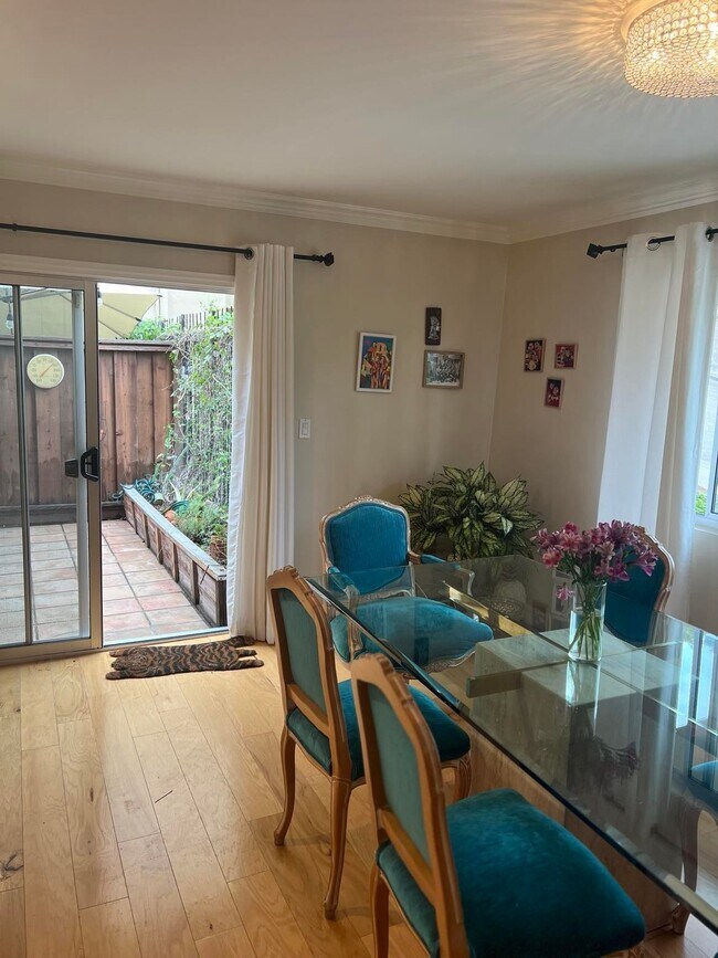 Foto del edificio - 6752 Hillpark Dr