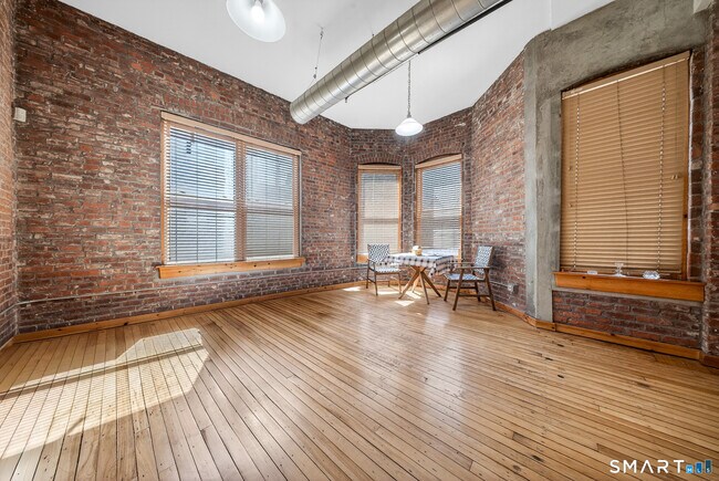 Foto del edificio - 325 Lafayette St
