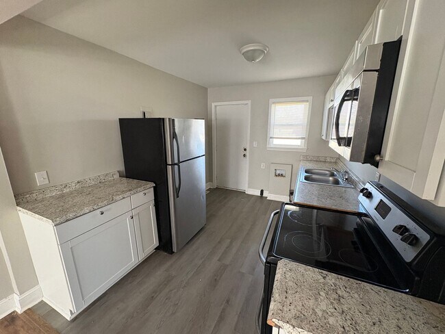 Foto del edificio - 2 Bedroom available now!!  $900/month!  Updated unit!!