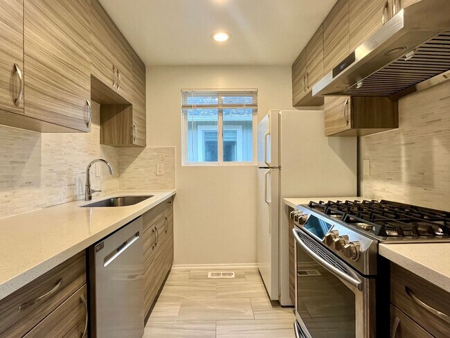 Foto del edificio - Charming 3BR/2BA Home in Prime Northeast S...