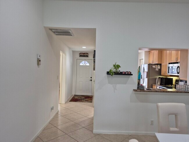 Building Photo - 4470 Lucerne Villas Ln