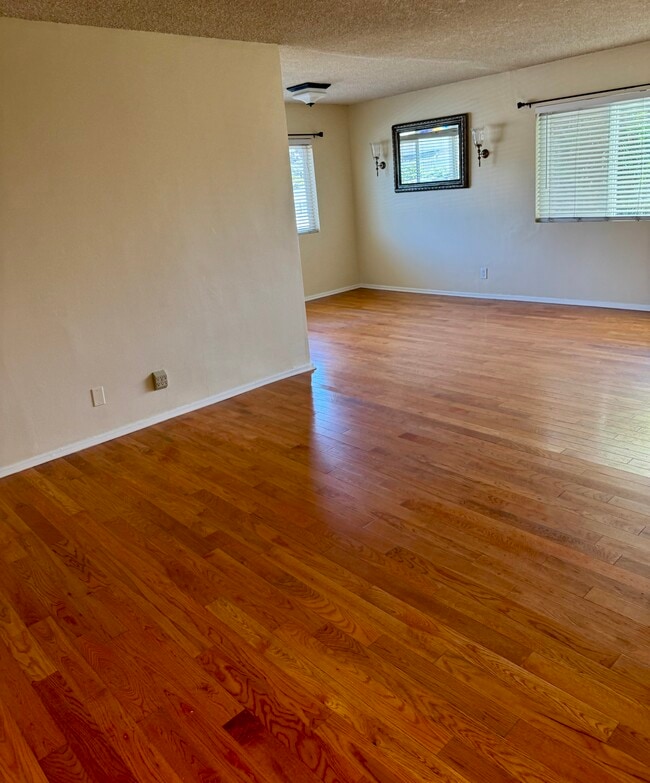 Building Photo - 1115 Cordova St