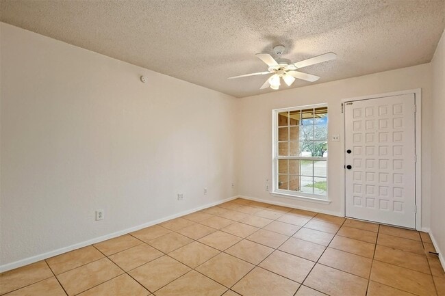 Building Photo - 1729 Sherrye Dr