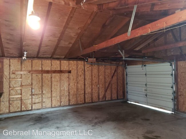 Building Photo - 3 br, 1 bath House - 4115 E. Stanley Rd.
