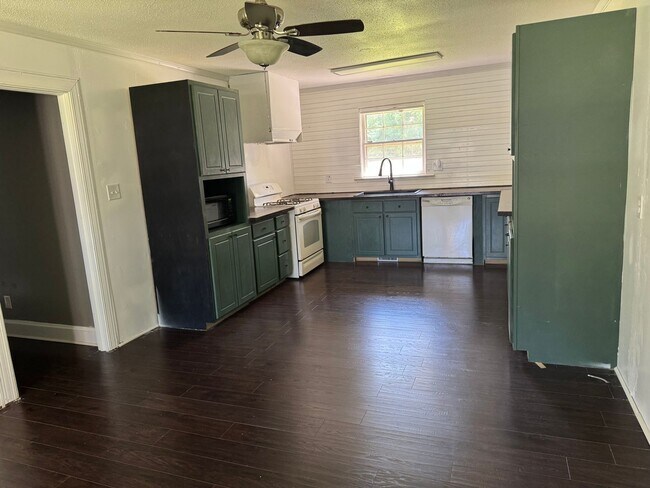 Foto del edificio - Freshly Painted 3 Bedroom Ranch