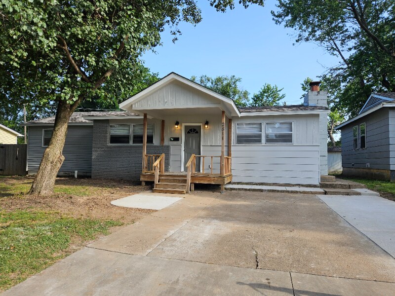 Primary Photo - 2811 E Monta Pl