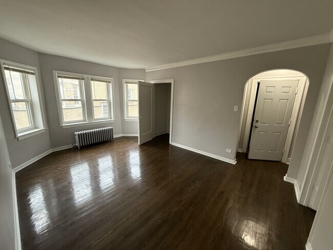 Foto del edificio - 6322 N Albany Ave