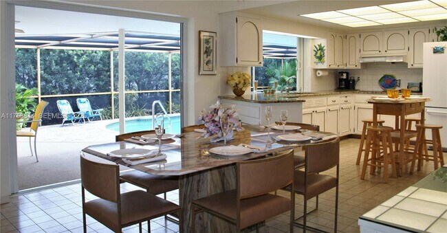Foto del edificio - 1933 Twin Dolphin Ln
