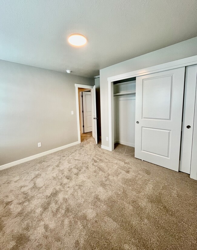 Building Photo - 5072 Elmfield Wy