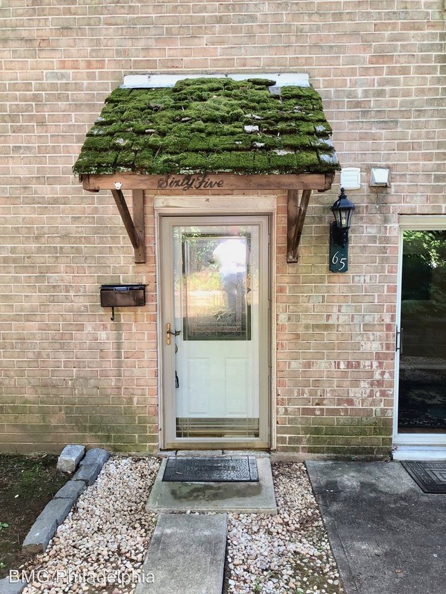 Primary Photo - 2 br, 1.5 bath House - 65 Park Vallei Ln.