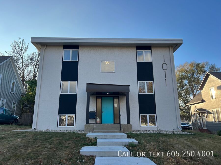 Primary Photo - Cozy 2 Bedroom 1 Bathroom Apartment Close ...