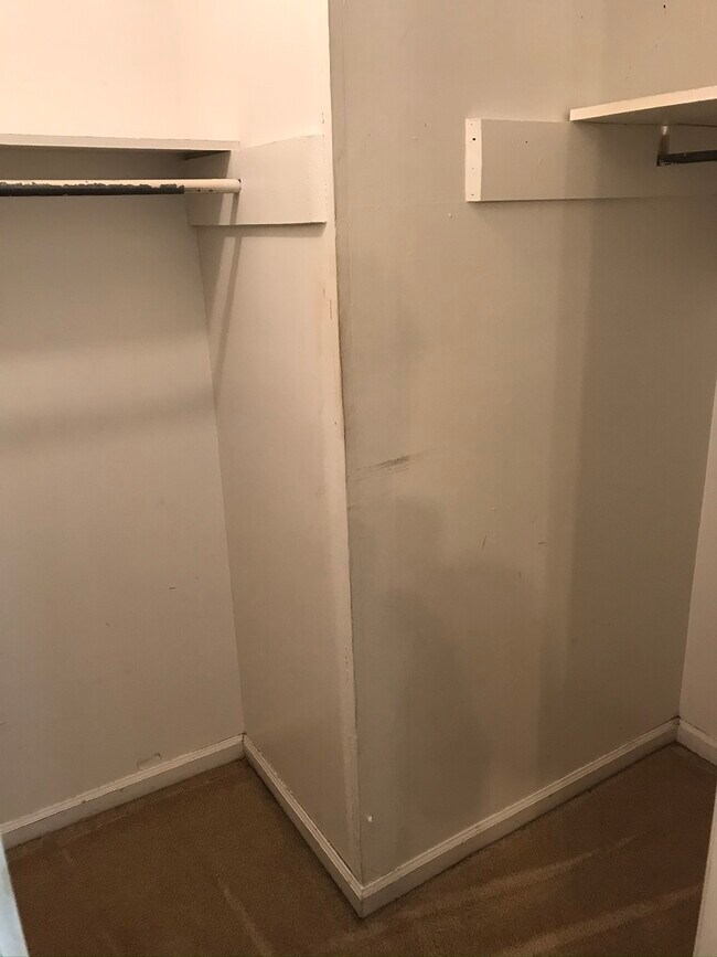 Walk in closet in materbedroom - 531 Willson St