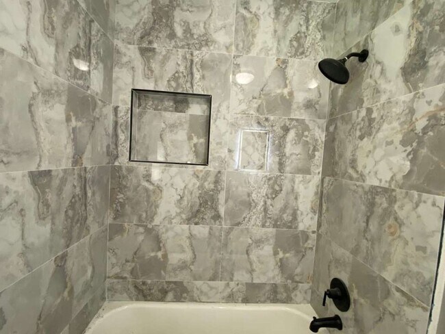 Foto del edificio - BEAUTIFUL HOME IN HOUSTON. MOVE IN READY!.