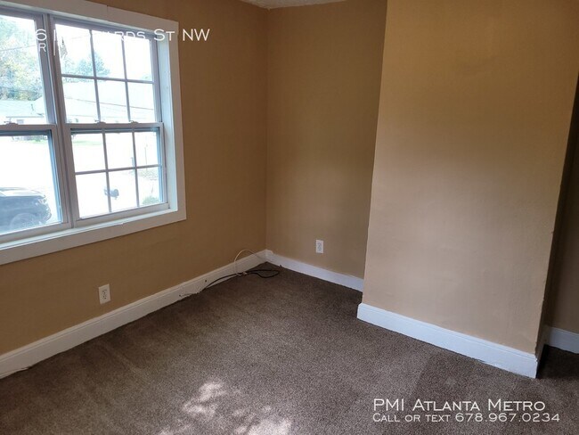 Building Photo - Charming 2 Bedroom w/Bonus Room Near Downtown
