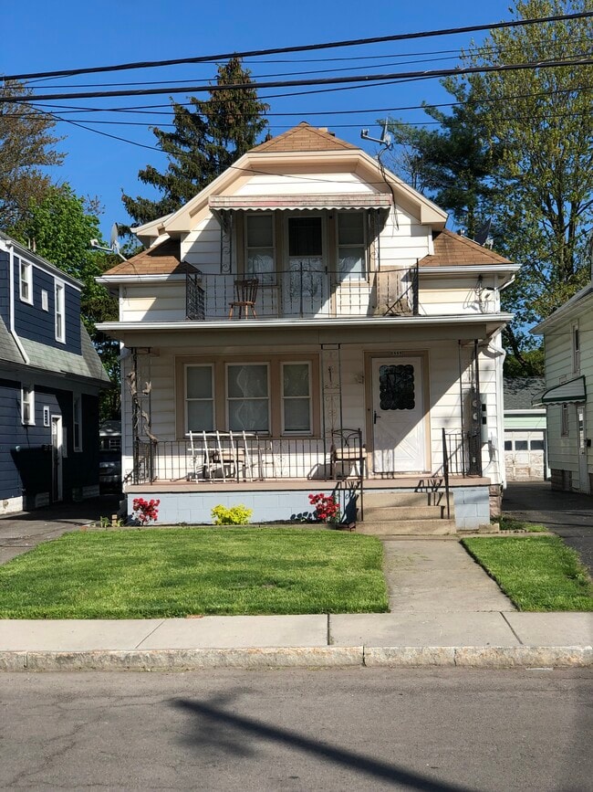 Building Photo - 2868 McKoon Ave