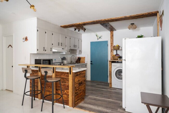 Building Photo - 2001 N 61st Ave