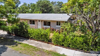 Building Photo - 1621 SW 8th Ave