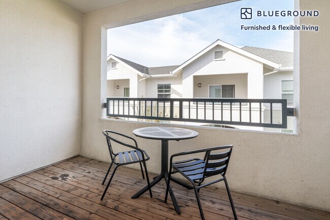 Foto del edificio - 3608 Flora Vista Ave