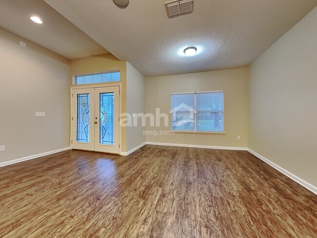 Foto del edificio - 1406 Canopy Oaks Drive