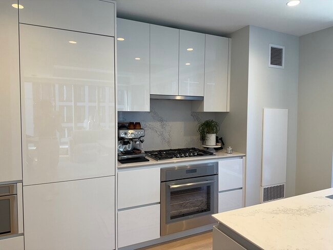 Building Photo - 135 Seaport Blvd