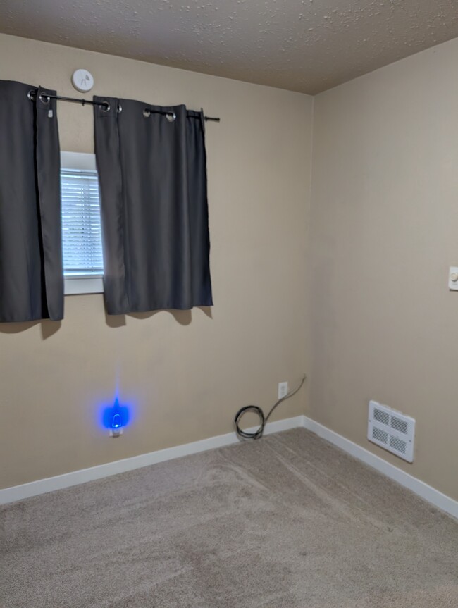 cable connection in bedroom - 8211 Florida Dr