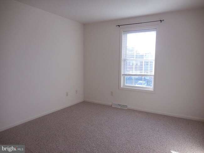 Foto del edificio - 103 Meadowcreek Dr S