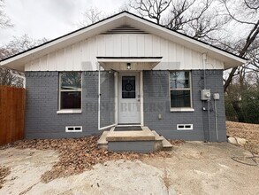 Building Photo - 401 Forest Ln