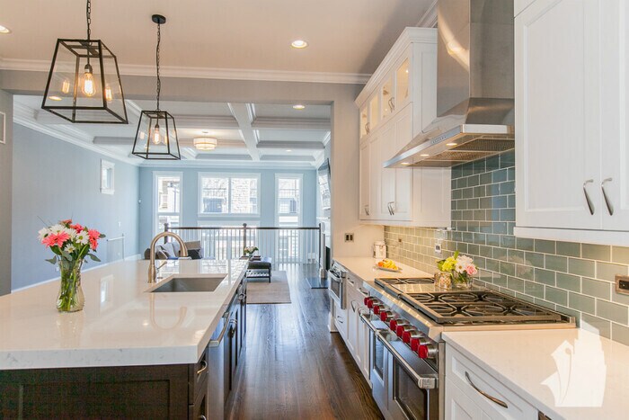 Foto principal - 3334 N Claremont Ave