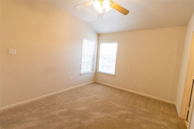 Foto del edificio - 21513 Pershing Ave