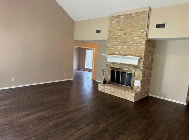Building Photo - 17406 Spicewood Springs Ln