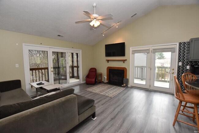 Building Photo - 9431 S Pointe Retreat Dr