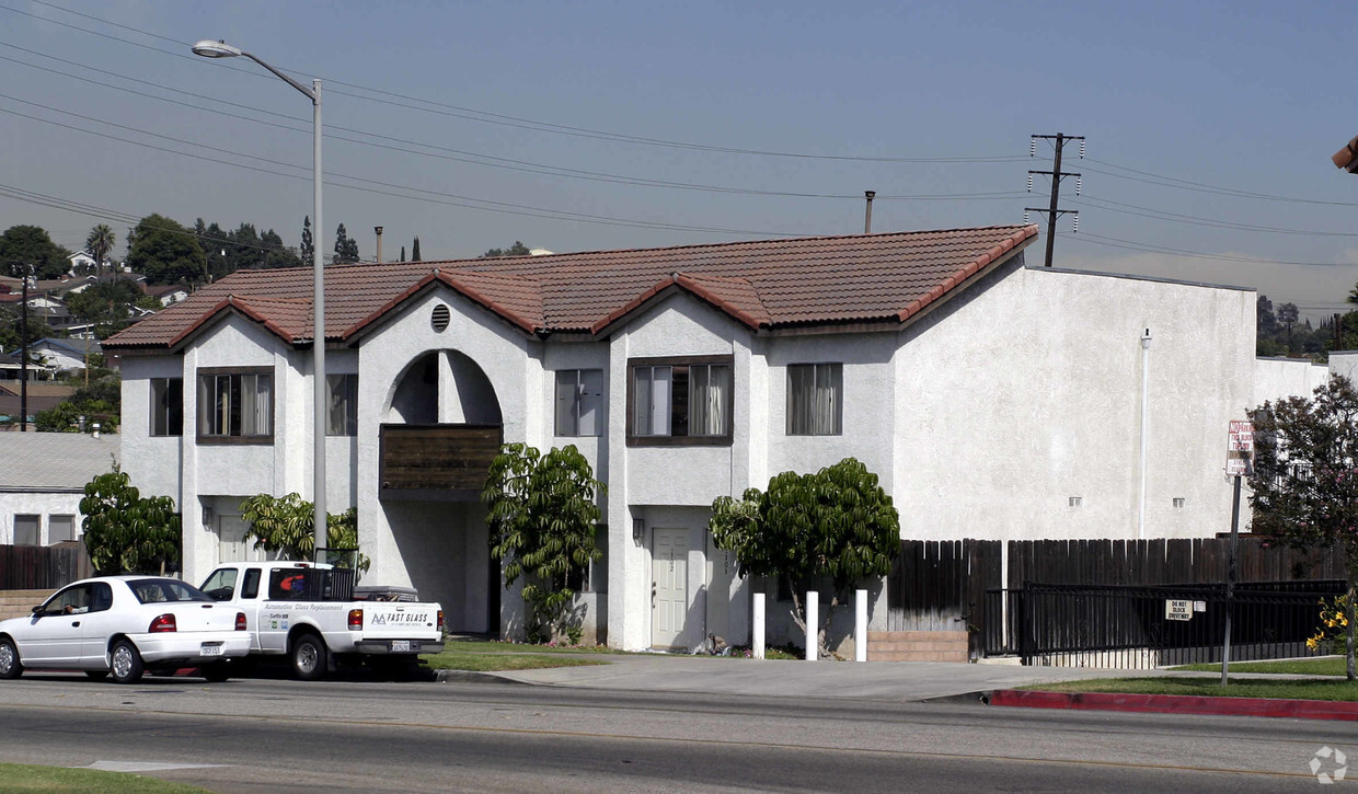 Primary Photo - 640-642 N Wilcox Ave