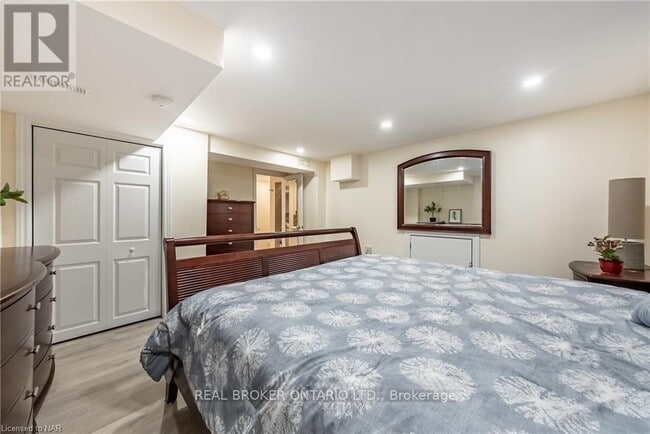 Building Photo - 9 The Pinery