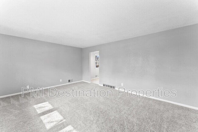 Foto del edificio - 1306 E 81st Terrace