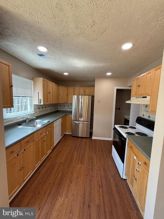 Foto del edificio - 8625 Reinecke Ct