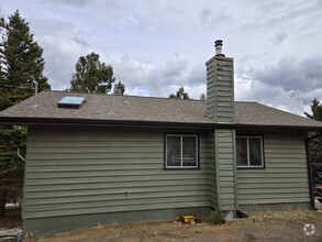 Building Photo - 137 Columbine Rd