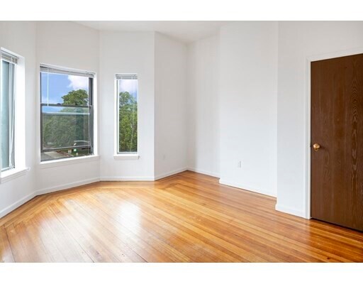 Foto del edificio - 782 Main St