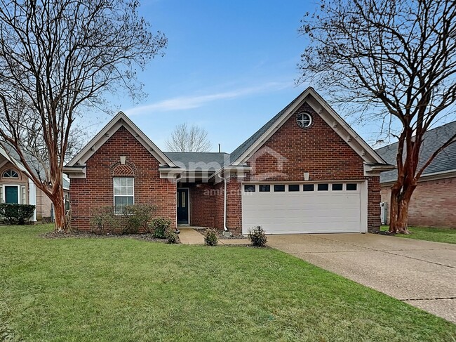 Building Photo - 10085 Woodland Grove Dr