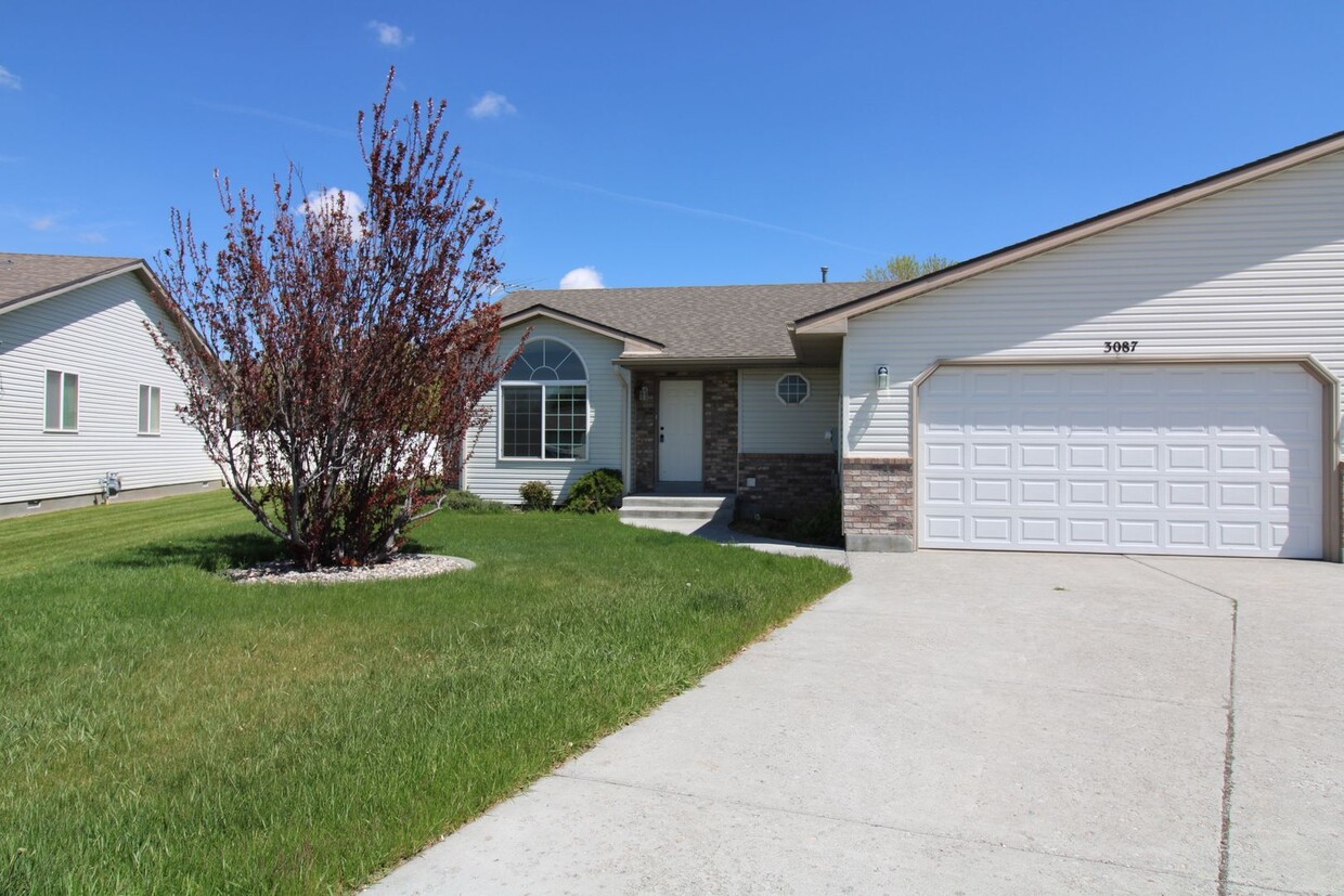 Primary Photo - Spacious 3 Bedroom Home in Ammon