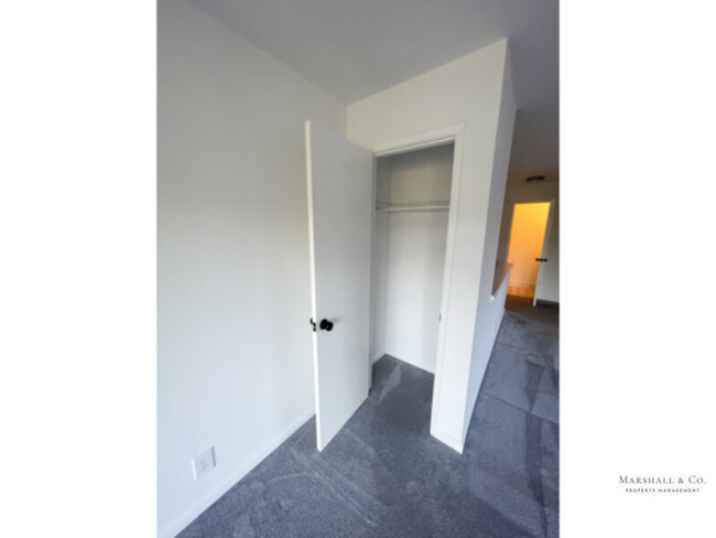 Foto del edificio - HALF MONTH RENT FREE!! TIBURON 2br/1.5ba  ...